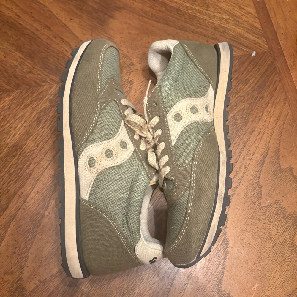 Vegan Saucony Jazz Green and Cream shoes